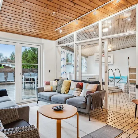 Flot 12 Personers Pool Hus Taet Pa Holiday home