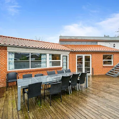 Flot 12 Personers Pool Hus Taet Pa Holiday home