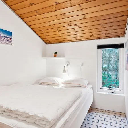 Spacious And Inviting Pool House With Spa, Sauna, Rooftop Terrace And For The Whole Family Just 300 Metres From The Water And Close To Holiday home Ebeltoft