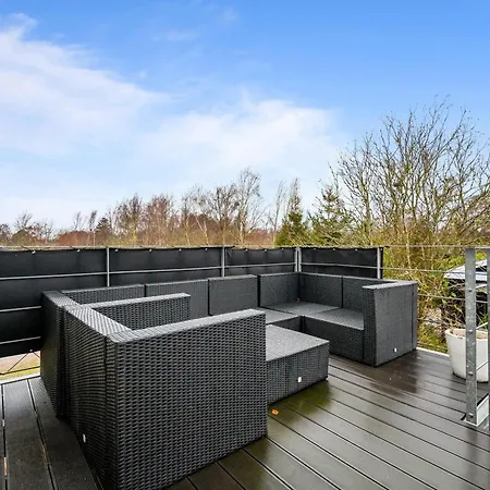 Spacious And Inviting Pool House With Spa, Sauna, Rooftop Terrace And For The Whole Family Just 300 Metres From The Water And Close To * Ebeltoft