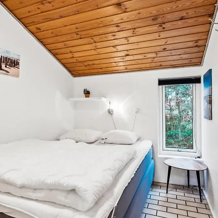 Flot 12 Personers Pool Hus Taet Pa