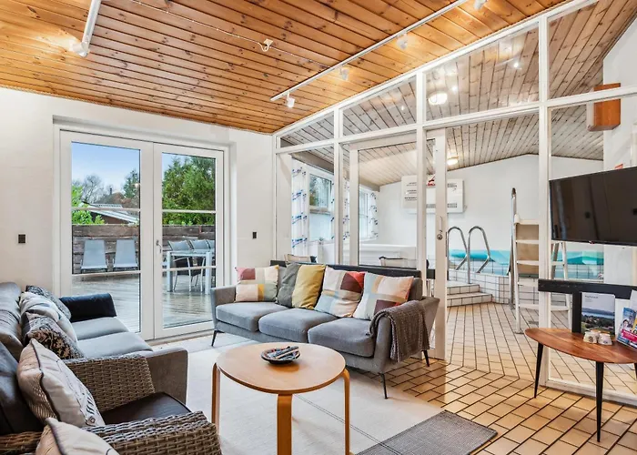 Spacious And Inviting Pool House With Spa, Sauna, Rooftop Terrace And For The Whole Family Just 300 Metres From The Water And Close To Сasa de vacaciones