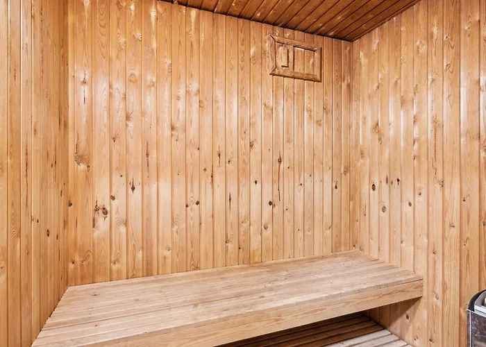 Spacious And Inviting Pool House With Spa, Sauna, Rooftop Terrace And For The Whole Family Just 300 Metres From The Water And Close To Сasa de vacaciones *