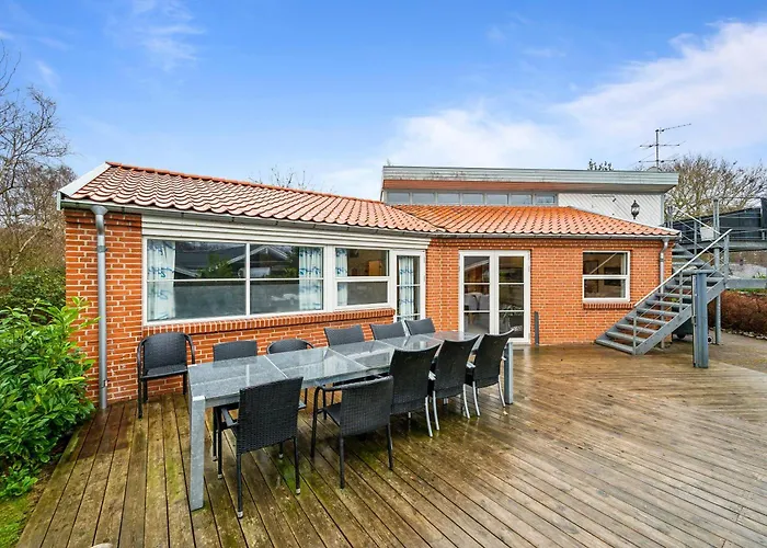 Spacious And Inviting Pool House With Spa, Sauna, Rooftop Terrace And For The Whole Family Just 300 Metres From The Water And Close To Сasa de vacaciones