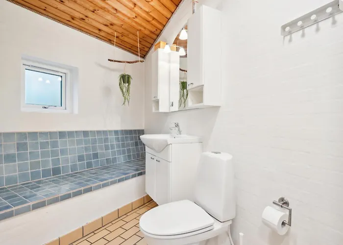 Сasa de vacaciones Spacious And Inviting Pool House With Spa, Sauna, Rooftop Terrace And For The Whole Family Just 300 Metres From The Water And Close To Ebeltoft