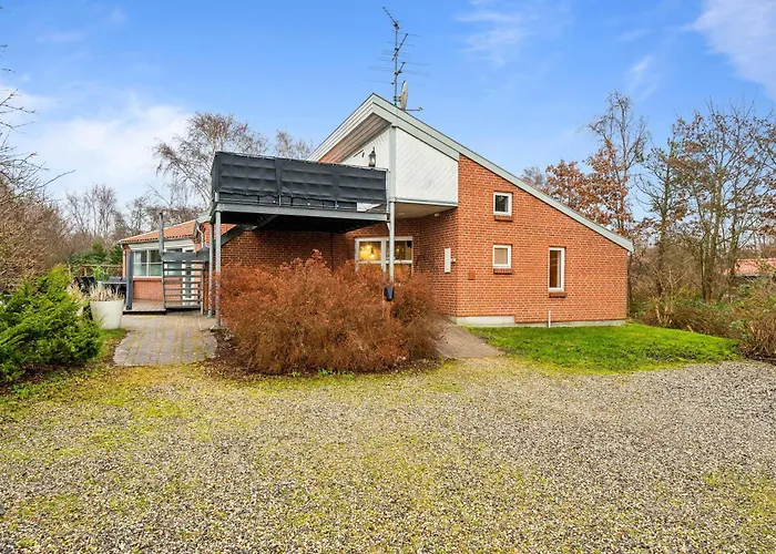 Spacious And Inviting Pool House With Spa, Sauna, Rooftop Terrace And For The Whole Family Just 300 Metres From The Water And Close To Сasa de vacaciones