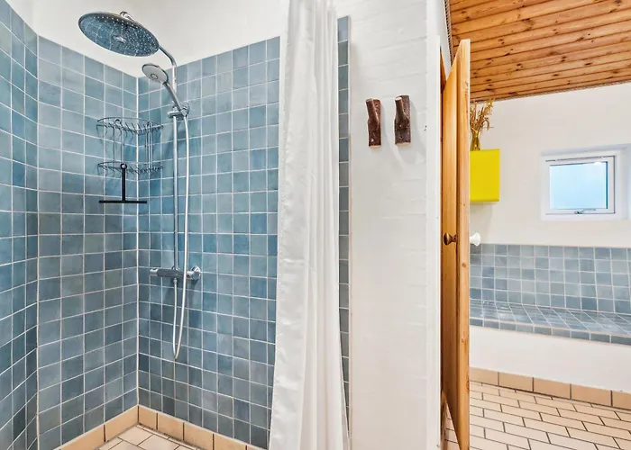 Spacious And Inviting Pool House With Spa, Sauna, Rooftop Terrace And For The Whole Family Just 300 Metres From The Water And Close To Сasa de vacaciones Ebeltoft