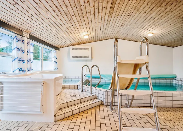 Spacious And Inviting Pool House With Spa, Sauna, Rooftop Terrace And For The Whole Family Just 300 Metres From The Water And Close To Сasa de vacaciones *