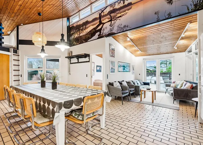 Сasa de vacaciones Spacious And Inviting Pool House With Spa, Sauna, Rooftop Terrace And For The Whole Family Just 300 Metres From The Water And Close To *